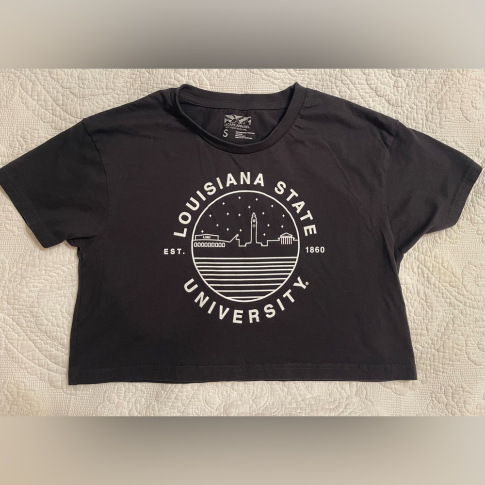 Louisiana State University crop tee. Size S